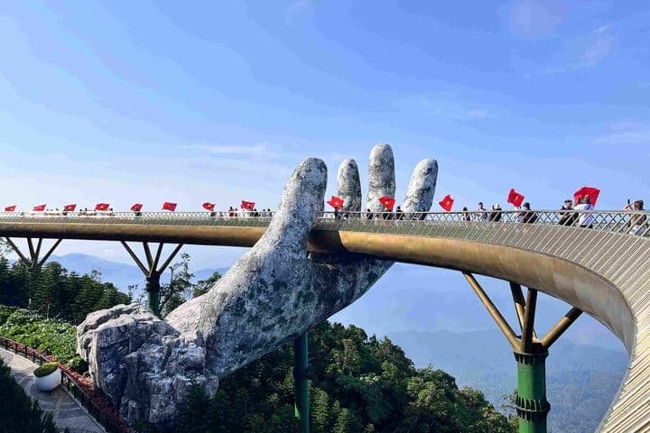 Билет в Ba Na Hills с канатной дорогой и автобусом туда-обратно из Дананга